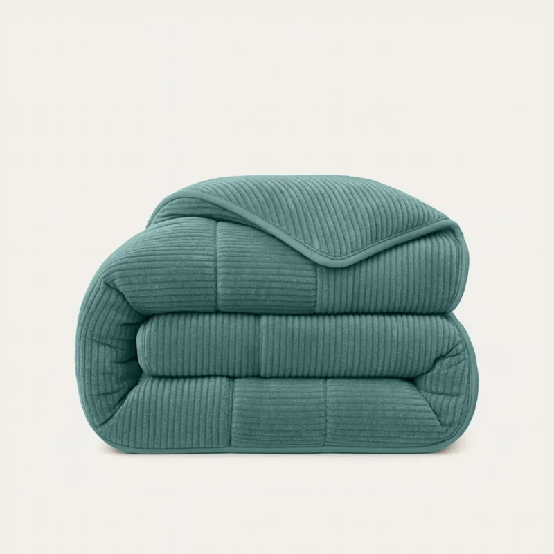 HappyBed Rib Sagebrush Green dekbed met zachte ribstructuur, hypoallergeen en ademend, geschikt voor alle seizoenen