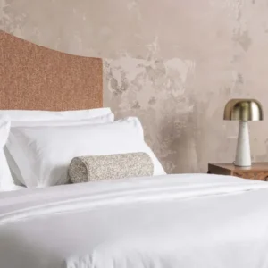 Side view of the percale Oxford set on a No5 mattress