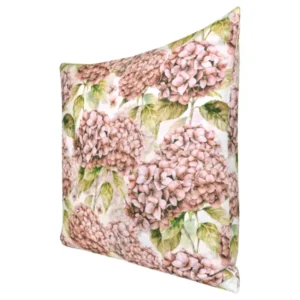 Quadratischer Kissenbezug im Landhausstil, bedruckt mit rosa/pinken Hortensien-Blueten.