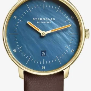 Damenuhr mit blauem Zifferblatt, goldfarbenem Gehäuse und braunem Lederarmband.